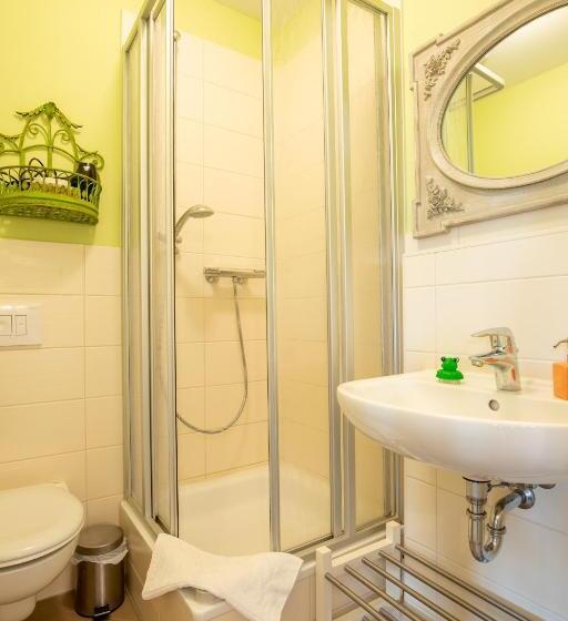 דירת חדר, Kr¿er & M¿hen Apartments