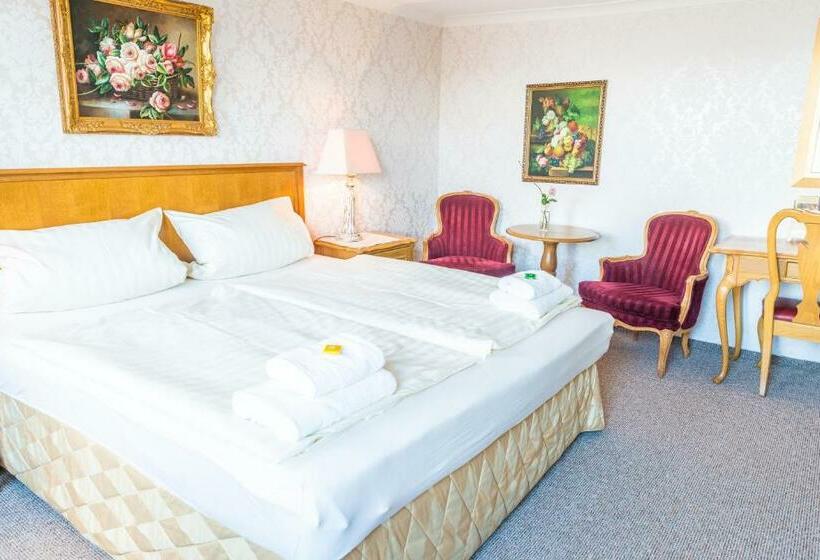 스탠다드 트리플 룸, Romantisches Hotel Zur Traube Schwerin