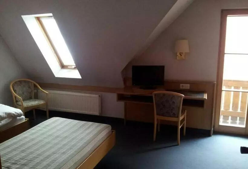 Standard Yhden Hengen Huone, Zur Frischen Quelle