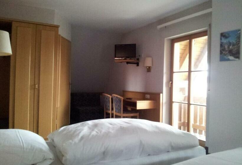 スタンダードトリプルルーム, Zur Frischen Quelle