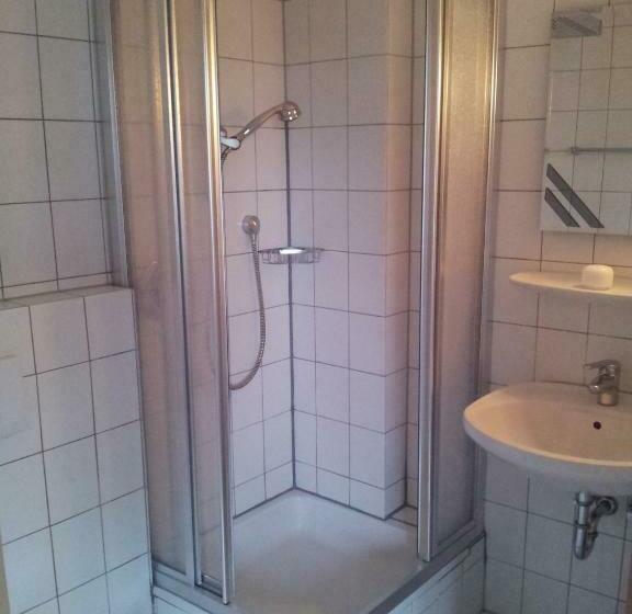 スタンダードトリプルルーム, Zur Frischen Quelle