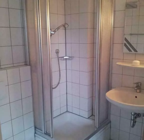 Standard Kolmen Hengen Huone, Zur Frischen Quelle