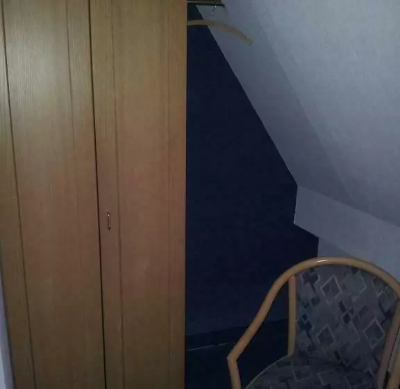 Standard Kolmen Hengen Huone, Zur Frischen Quelle