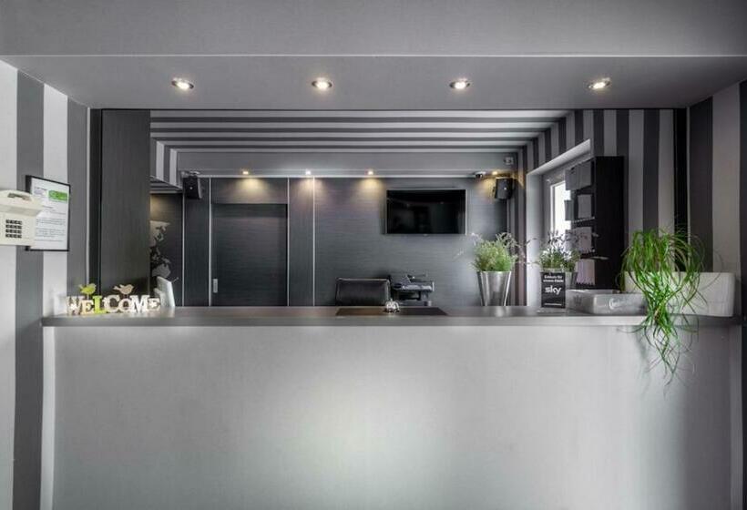 标准间, Sl Otel Budget