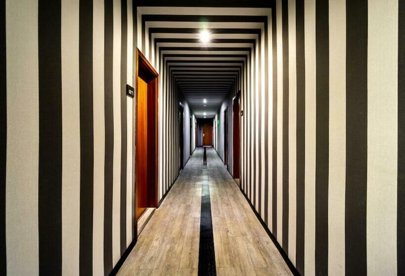 标准间, Sl Otel Budget