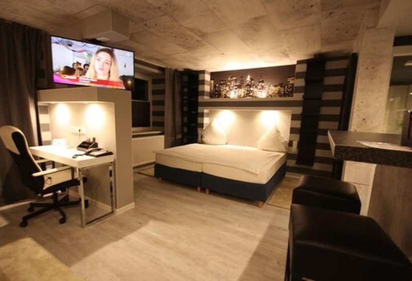 스탠다드 스튜디오, Sl Otel Budget
