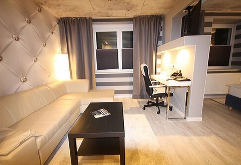 标准工作室, Sl Otel Budget