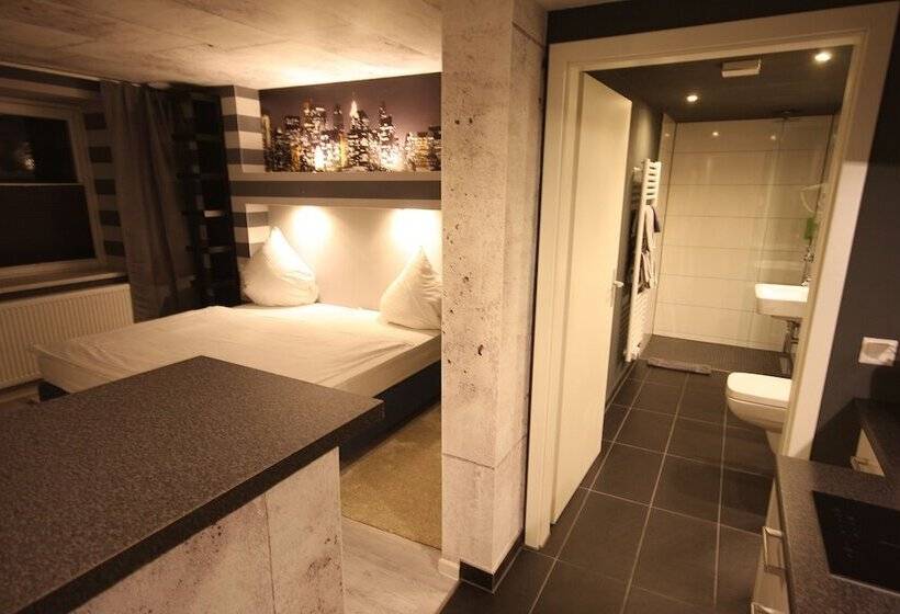 标准工作室, Sl Otel Budget