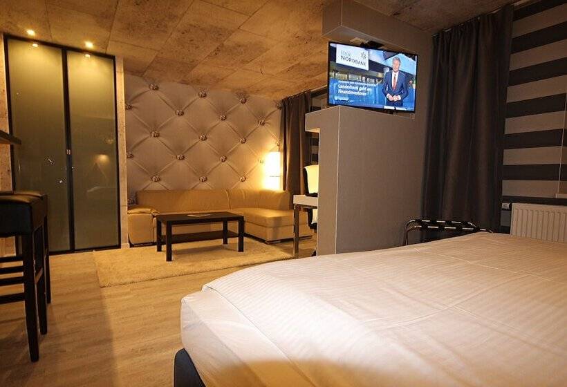 标准工作室, Sl Otel Budget