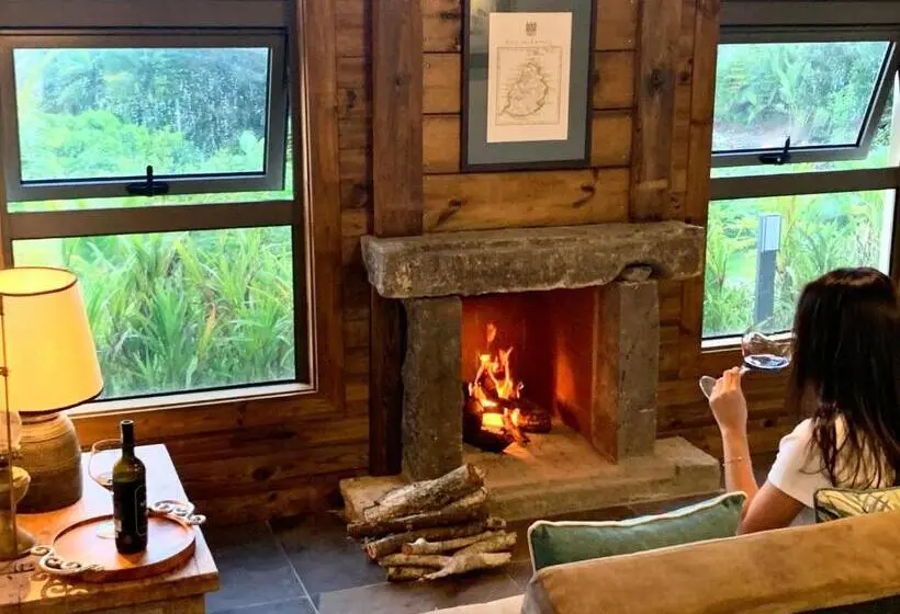 کلبه ییلاقی, Chamarel Mountain Chalets
