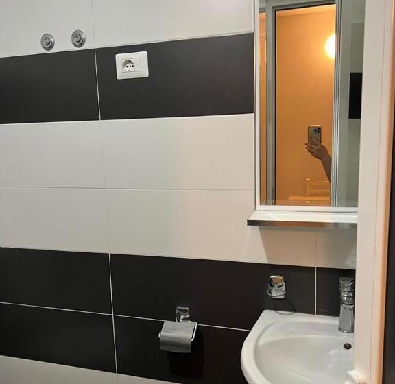 Basic Triple Occupancy Room, Rezidenca Mabel