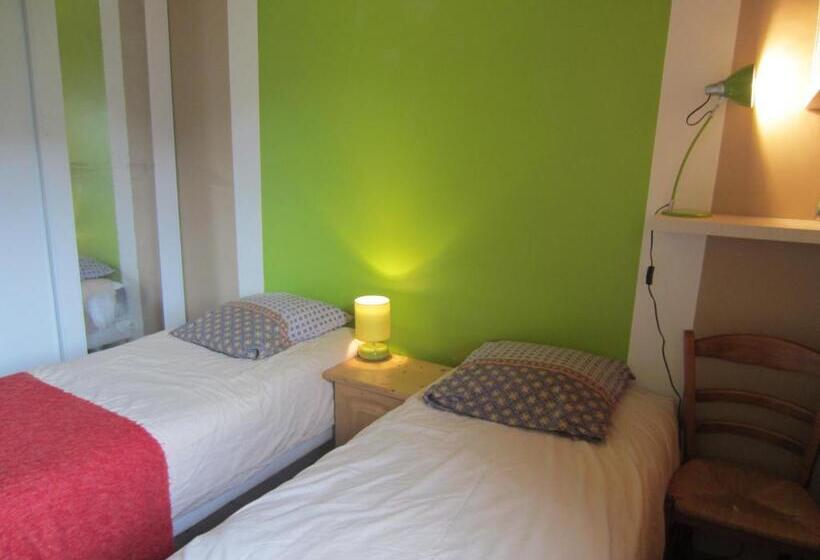 غرفة قياسية حمام مشترك, Chez Cat Et Christophe , Chambre Calme Et Lumineuse Chez L Habitant Avec Vue