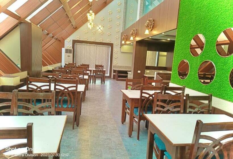 Quarto Deluxe, Kuber Palace ! Puri Near Sea Beach And Temple Fully Air Conditioned Hotel With Lift And Parking Faci