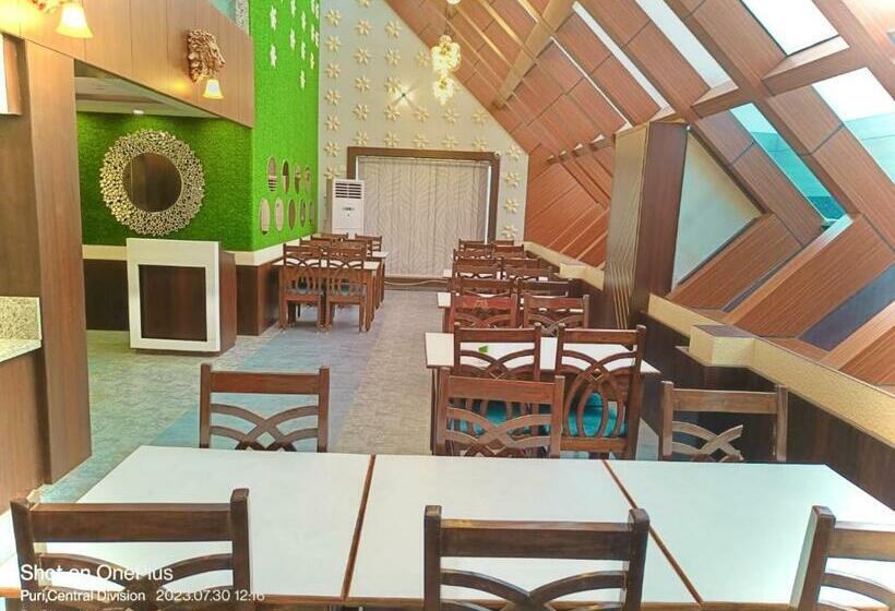 Quarto Deluxe, Kuber Palace ! Puri Near Sea Beach And Temple Fully Air Conditioned Hotel With Lift And Parking Faci