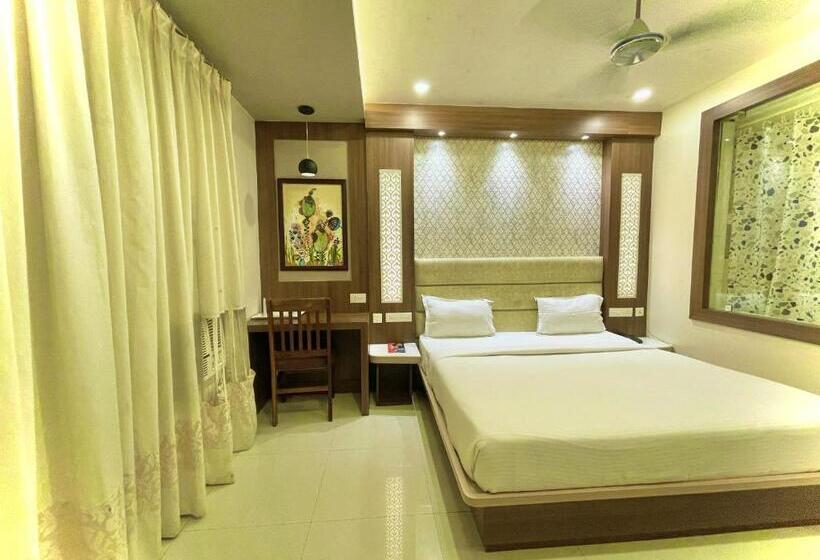 Трежместный Номер Economy, Kuber Palace ! Puri Near Sea Beach And Temple Fully Air Conditioned Hotel With Lift And Parking Faci