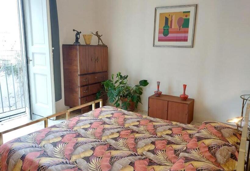 اتاق استاندارد با تخت بزرگ, B&b Palazzo Carafa Di Montorio