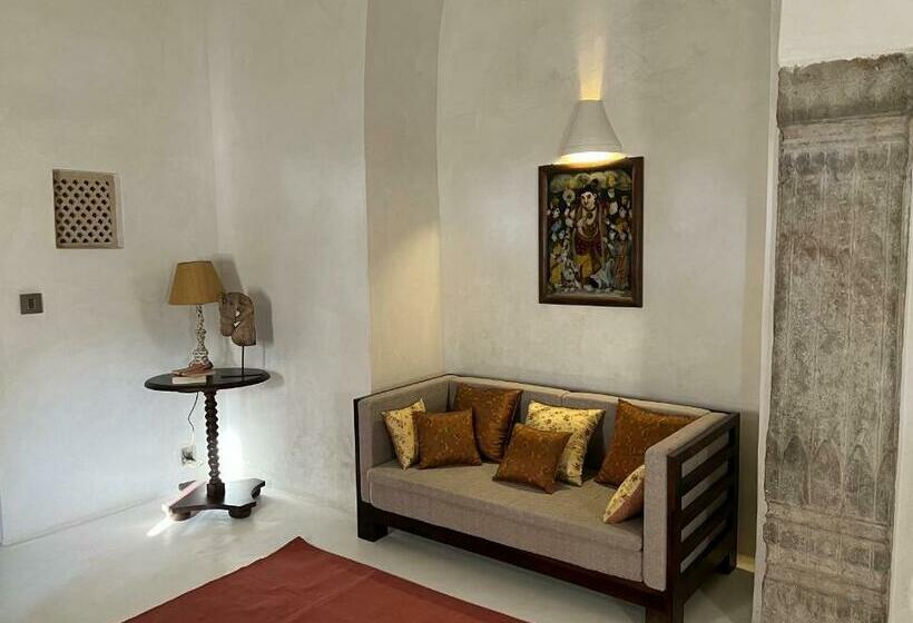 ガーデンビュースタンダードルーム, Deeppura Garh