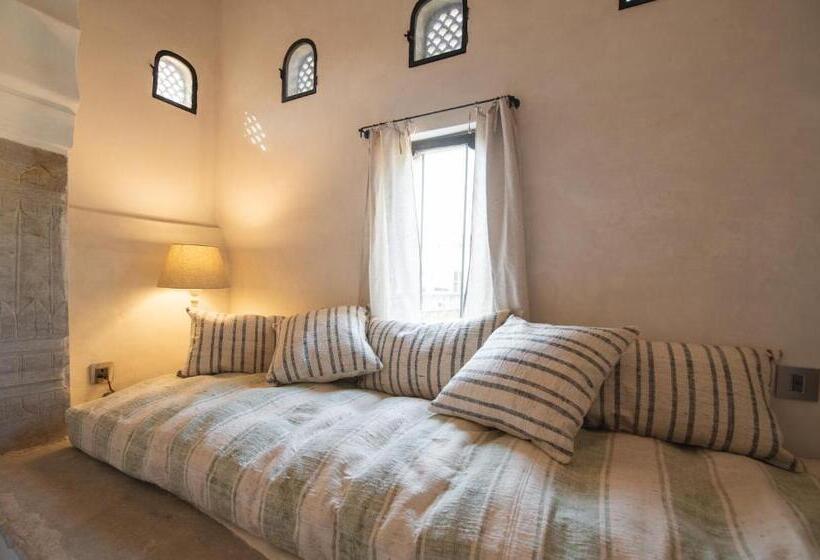 ガーデンビュースタンダードルーム, Deeppura Garh