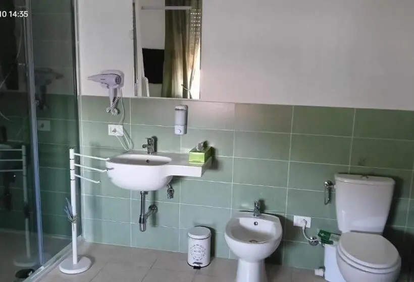Standard Yhden Hengen Huone, La Sosta In Lunigiana