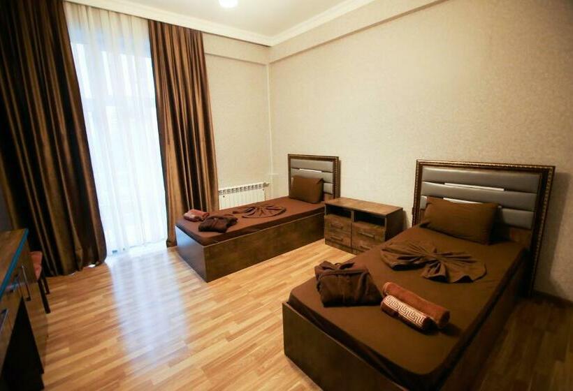 اتاق استاندارد, Nur Naftalan