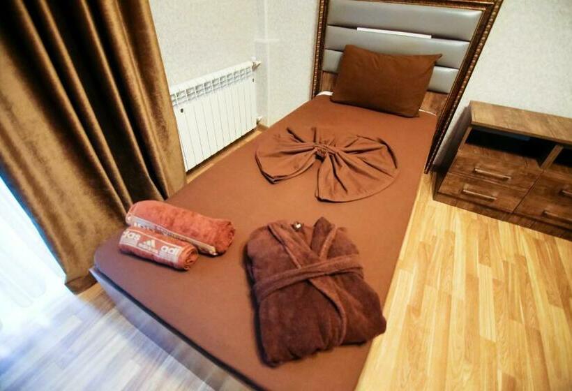 اتاق استاندارد, Nur Naftalan