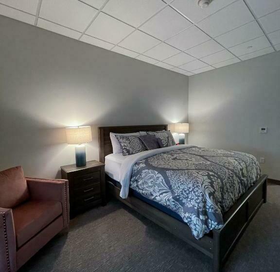 غرفة قياسية سرير كينج, The Alonzo Ward