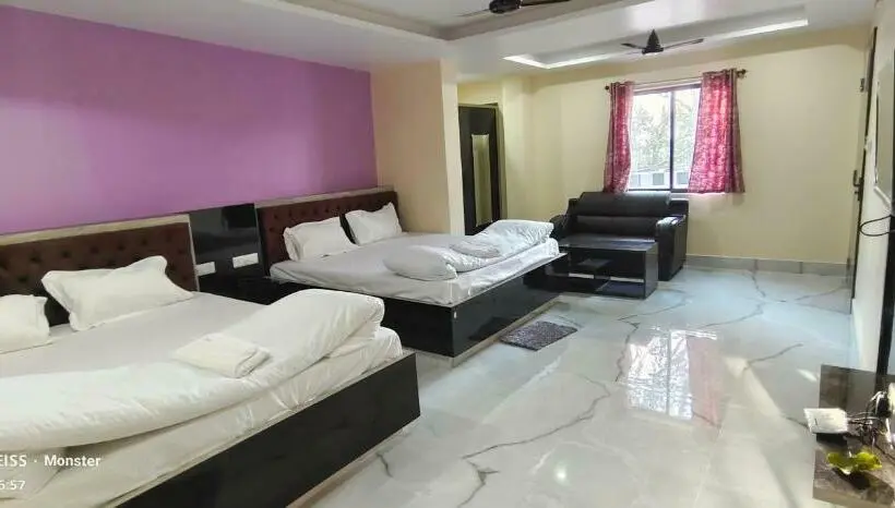 デラックスの4人部屋, Vaidehi Inn A Unit Of Vaidehi Guest House