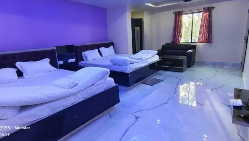デラックスの4人部屋, Vaidehi Inn A Unit Of Vaidehi Guest House
