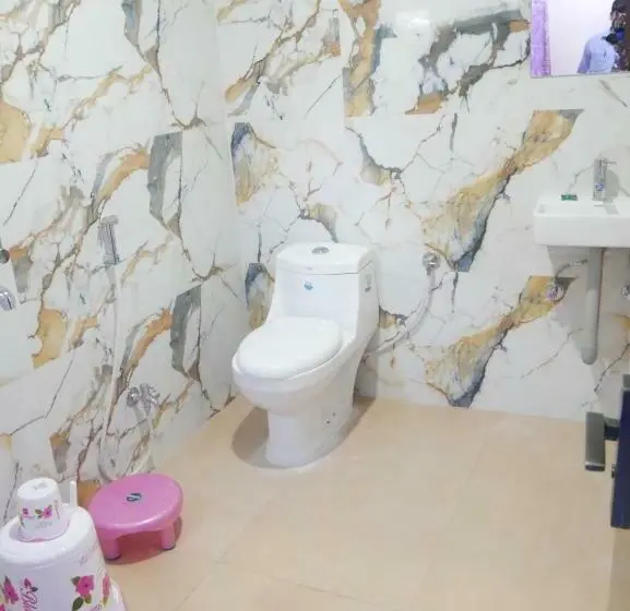 デラックスの4人部屋, Vaidehi Inn A Unit Of Vaidehi Guest House