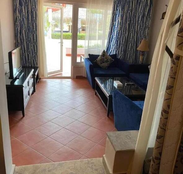 سوییت جونیور با چشم‌انداز استخر, Porto Marina Patio Suite   Egyptian Residents Only