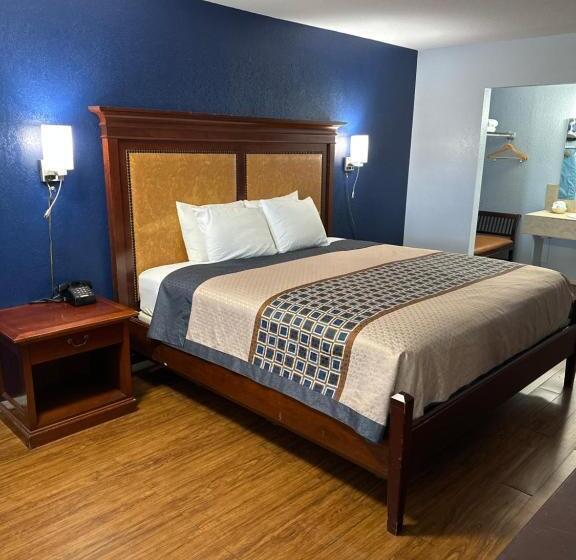 חדר דחוקס עם מיטת קינג, Tanglewood Motel