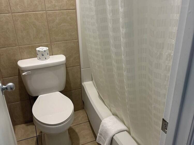 חדר דלוקס, Tanglewood Motel