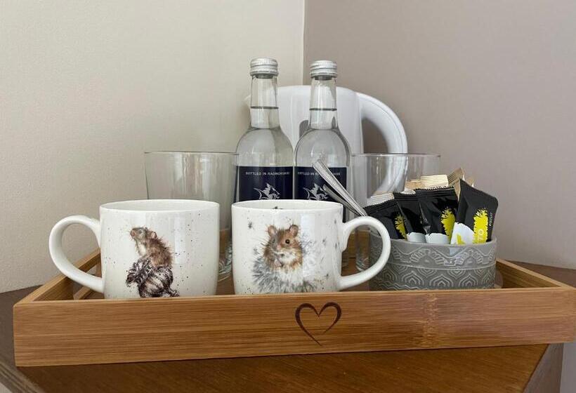 اتاق استاندارد, The Cottage Inn