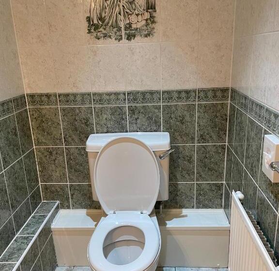 اتاق استاندارد, The Cottage Inn