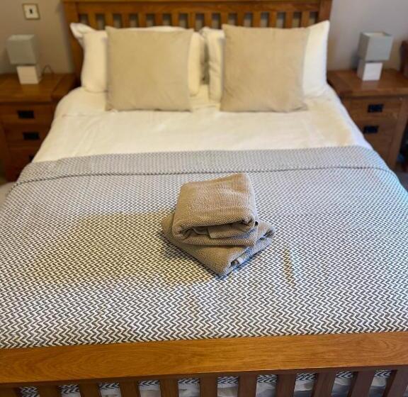 اتاق استاندارد با تخت بزرگ, The Cottage Inn