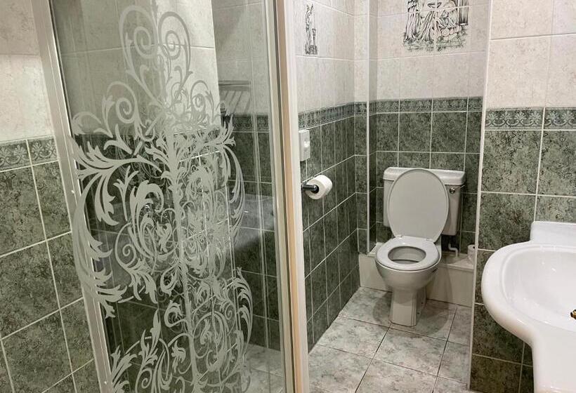 اتاق خانوادگی, The Cottage Inn