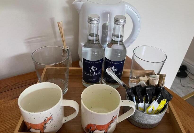 اتاق استاندارد, The Cottage Inn