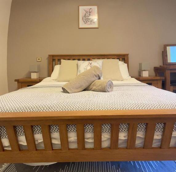 اتاق استاندارد, The Cottage Inn