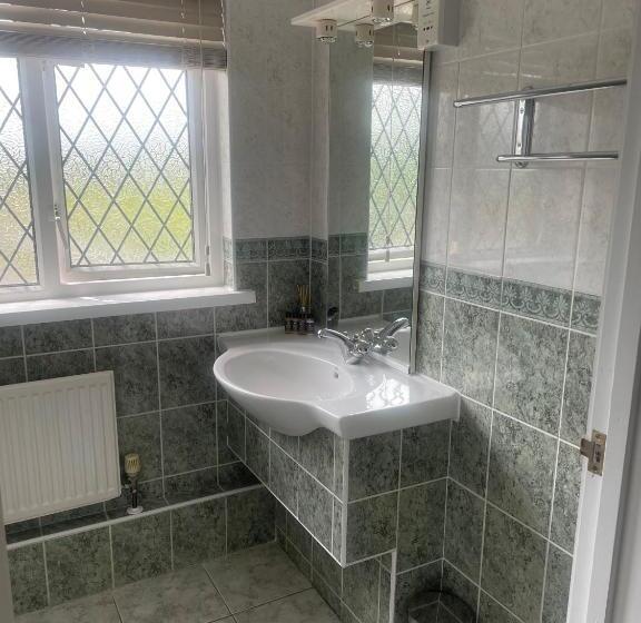 اتاق استاندارد با تخت بزرگ, The Cottage Inn