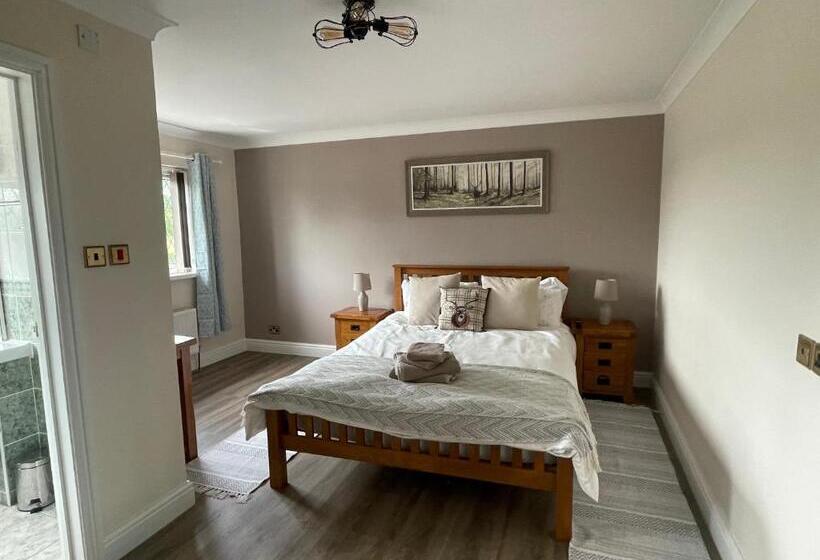 اتاق استاندارد با تخت بزرگ, The Cottage Inn