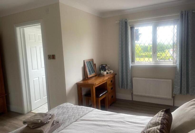 اتاق استاندارد با تخت بزرگ, The Cottage Inn