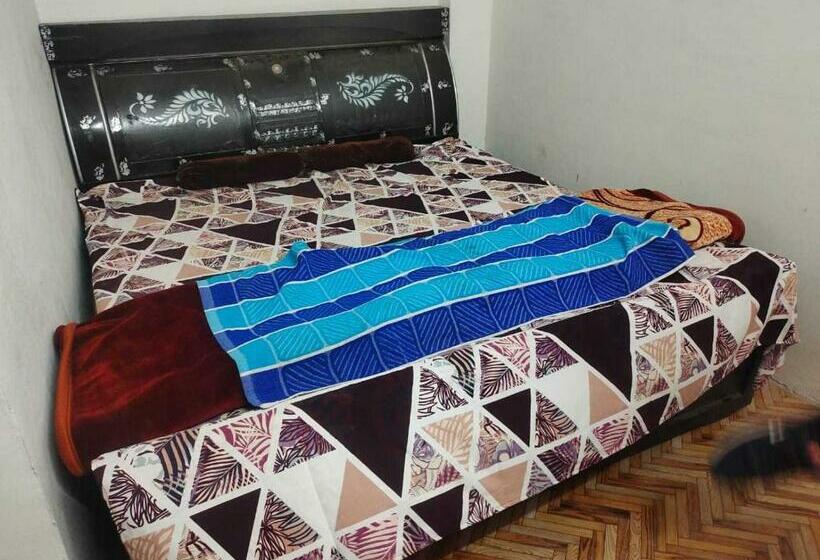 トリプルクラシックルーム, Oyo 81283 Chaudhry