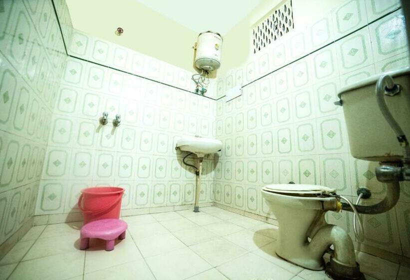 家庭间, Raj Guest House