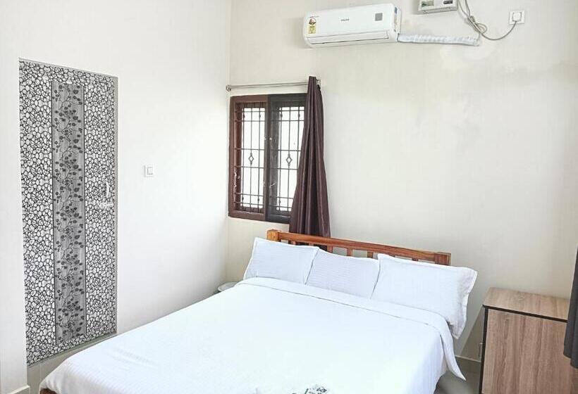 דירת שלושה חדרים, Rose Villa