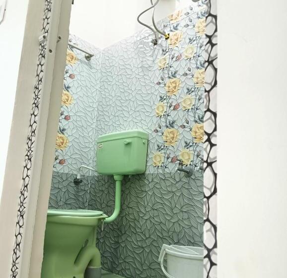 דירת שלושה חדרים, Rose Villa