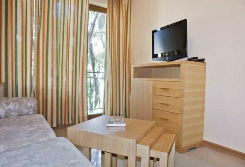 家庭小型套房, Oasis Park Hotel New Managment