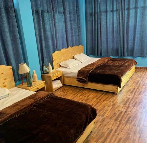 اتاق خانوادگی با چشمانداز کوه, The Cosmic Rajasthan