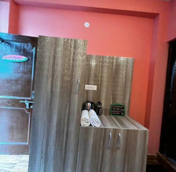 اتاق لوکس, The Cosmic Rajasthan