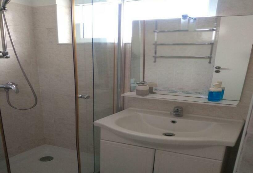 اتاق استاندارد سه نفره, Kolina D´sol