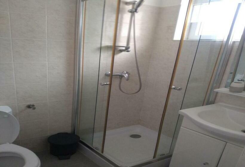 اتاق استاندارد سه نفره, Kolina D´sol